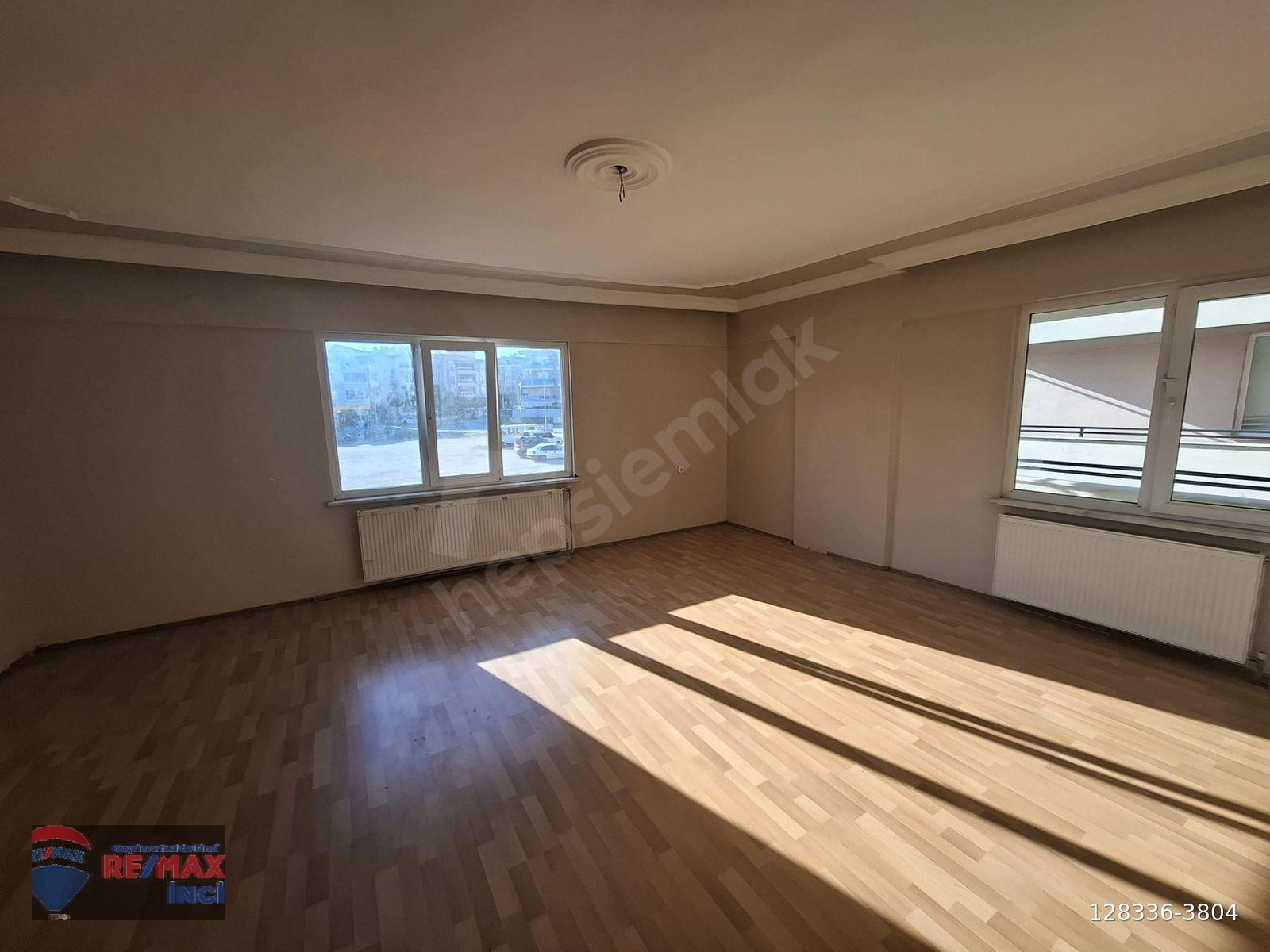 RE/MAX İNCİ'DEN KARESİ TOYGAR MAH. DAMLA SİTESİNDE SATILIK 2+1 DAİRE