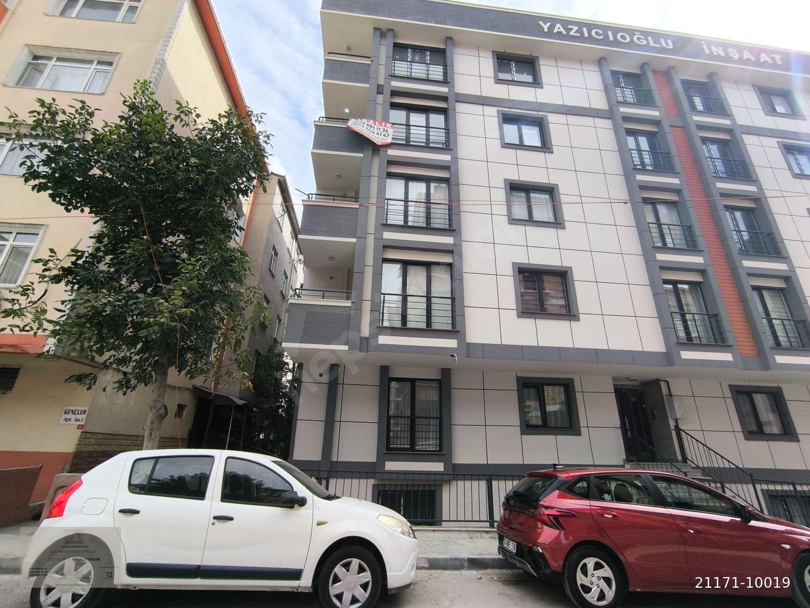Merkezde Metrobüse Çok Yakın Sıfır Bina Asansörlü 100 m2 2+1 Dai