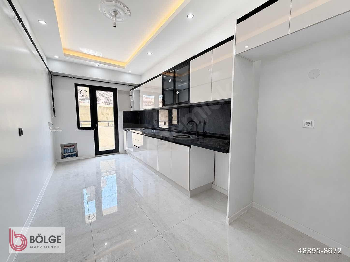 SIRASÖĞÜTLER MAH. MARMARAY DURAĞI YAKINI 3+1 130 M² LÜKS ARAKAT