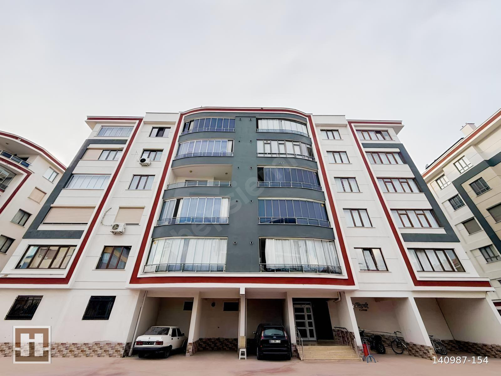 MİRAY EMLAKTAN ALİ ULVİ KURUCU CADDESİNDE SATILIK GENİŞ 4+1