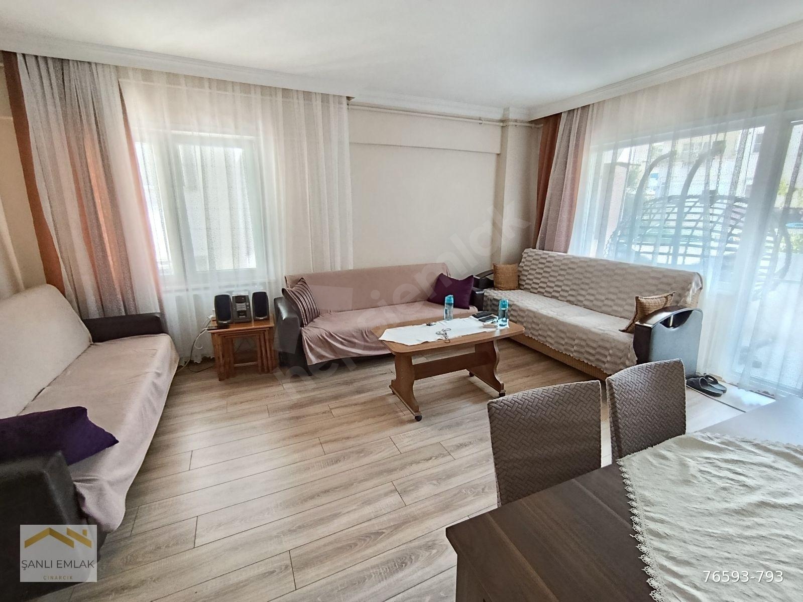ŞANLI EMLAKTAN ÇINARCIK HARMANLAR'DA SAHİLE ÇOK YAKIN, 2+1 MASRAFSIZ,EŞYALI KİRALIK ARA KAT DAİRE