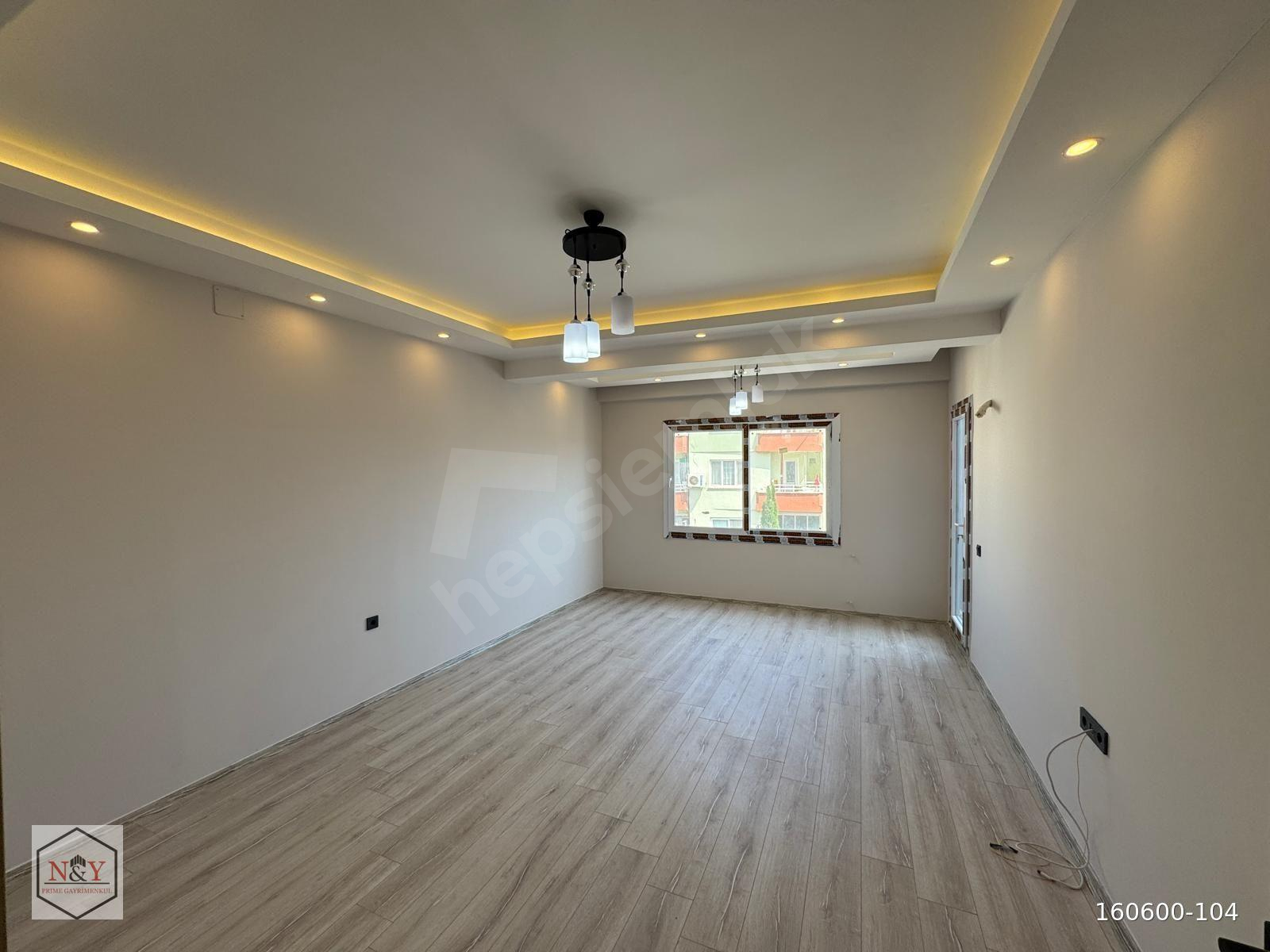 AŞAĞI ALATA'DA DENİZ MANZARALI 3+1 KAPALI MUTFAK KAFA DAİRE
