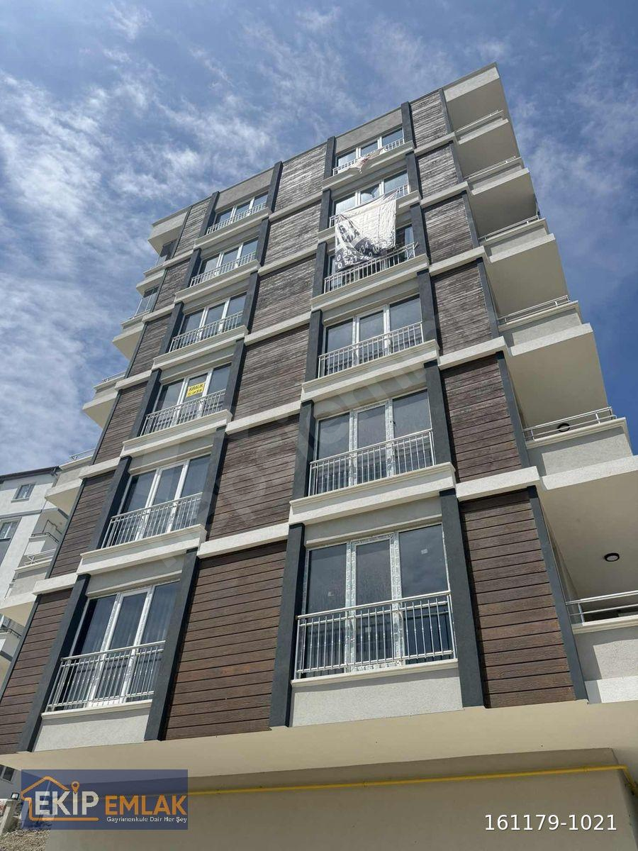 Tramvaya Oldukça Yakın,Geniş ve Kullanışlı Kiralıklar