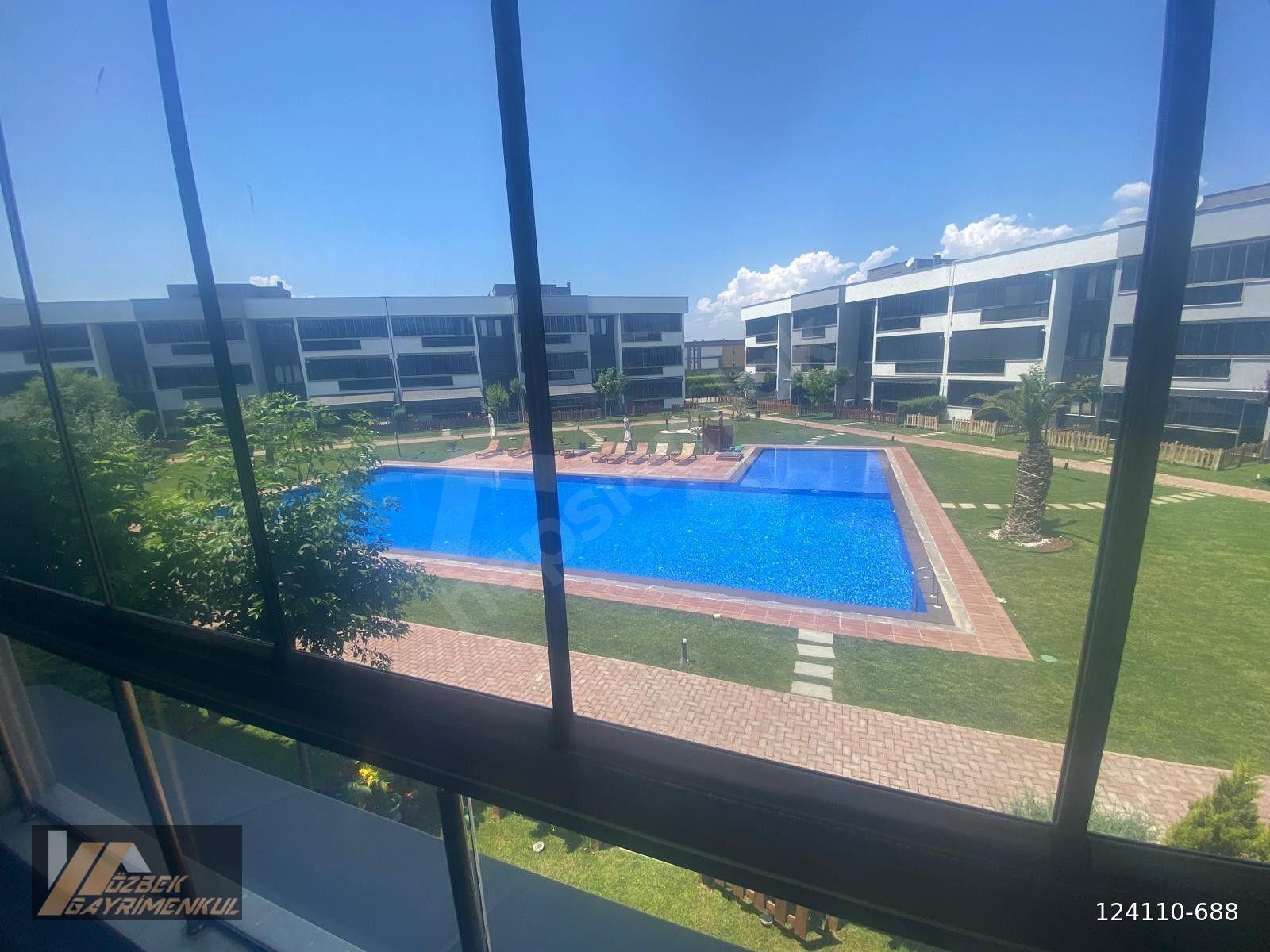 Manisa Muradiye Villalar Bölgesinde Havuzlu 2+1 Kiralık Daire