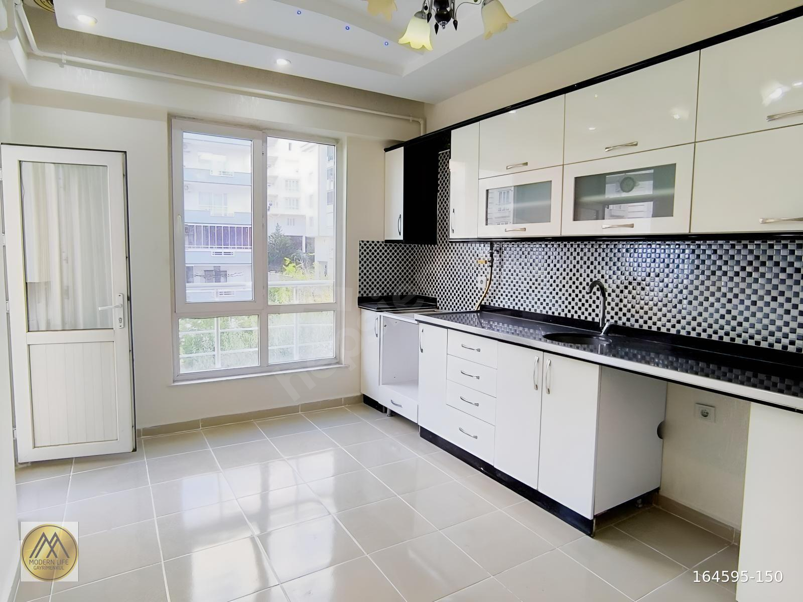 MODERN LİFE YEDİTEPEDE GENİŞ 3+1 İSTEYENLERE ÖZEL BAKIMLI DAİRE