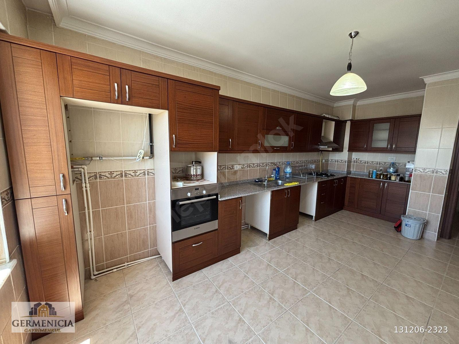 HÜRRİYET MAHALLESİNDE BULVAR ÜZERİ SATILIK GENİŞ 4+1 DAİRE