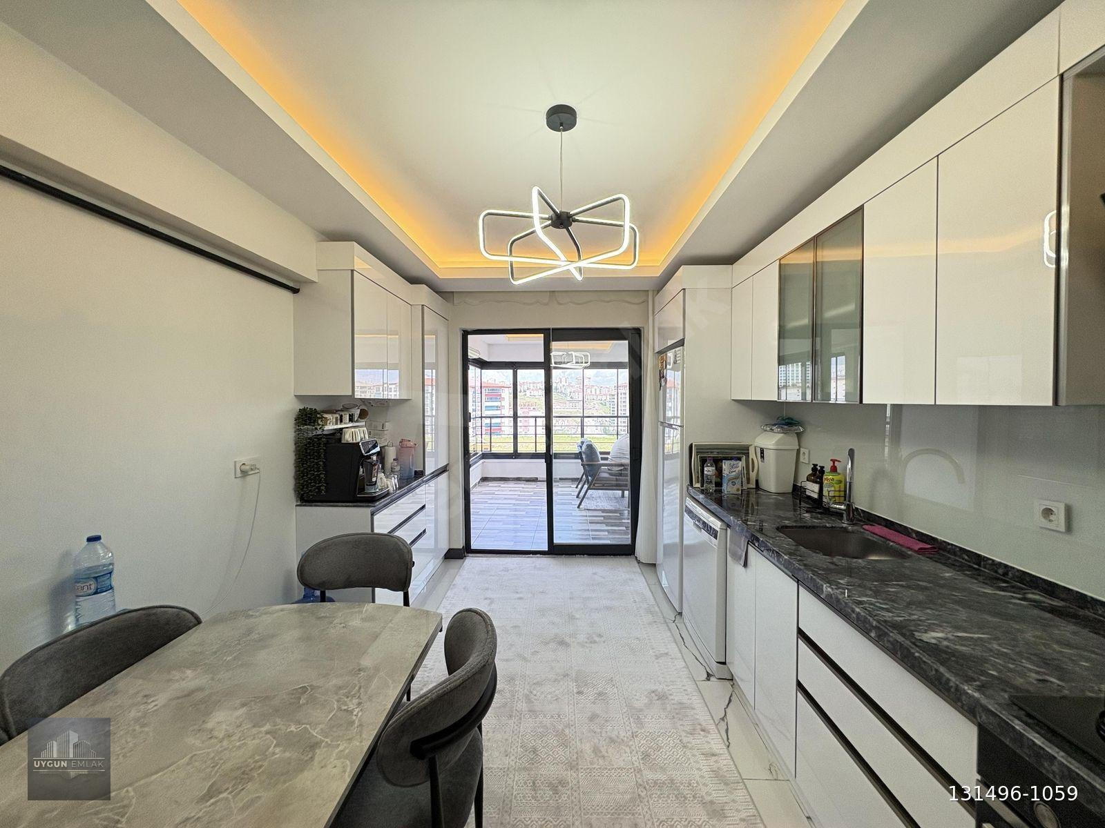 UYGUN EMLAK'TAN█BÖLGENİN UYGUN FİYATLI 2.KAT 4+1 185 M² DAİRESİ