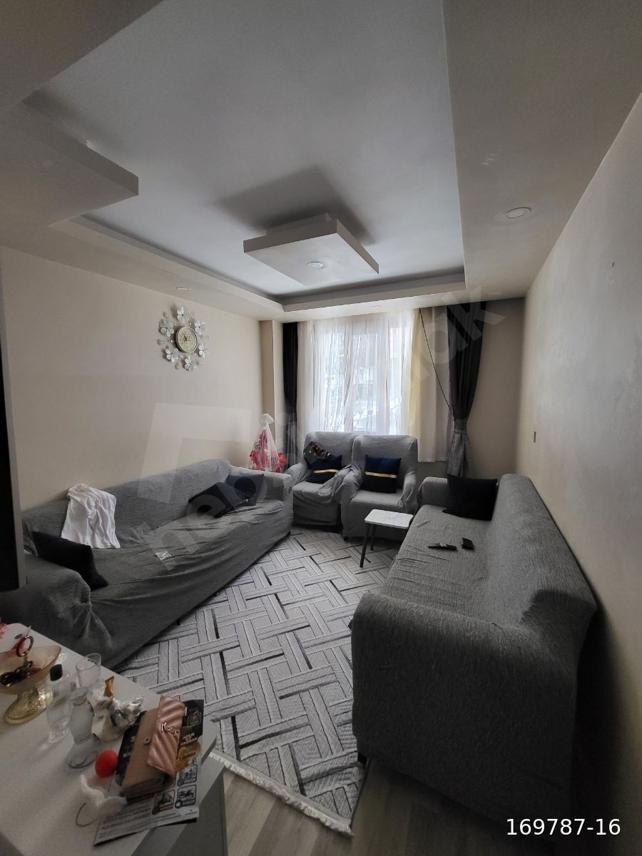 ARNAVUTKÖY İSLAMBEY MAHALLESİNDE YATIRIMLIK VE OTURUMA UYGUN 2+1