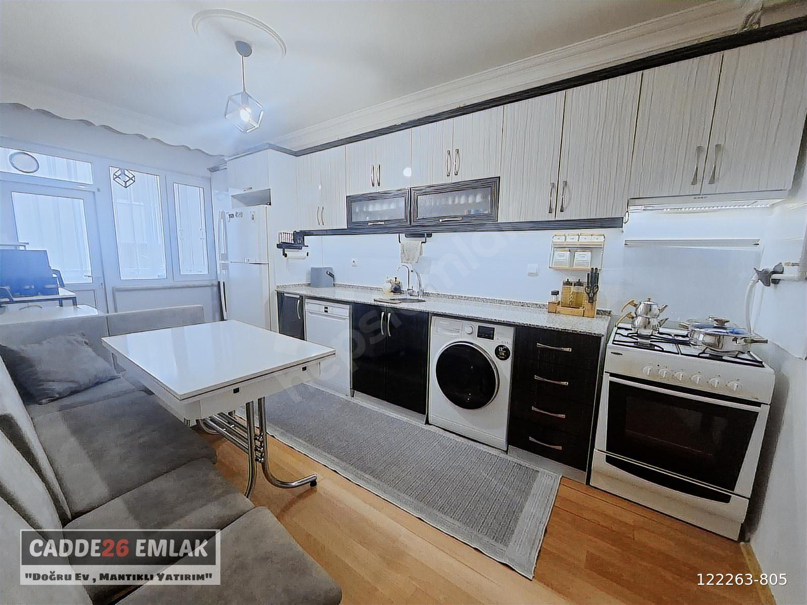 CADDE26 DAN AÇELYA TRANVAY DURAĞININ DİBİNDE SATILIK 2+1