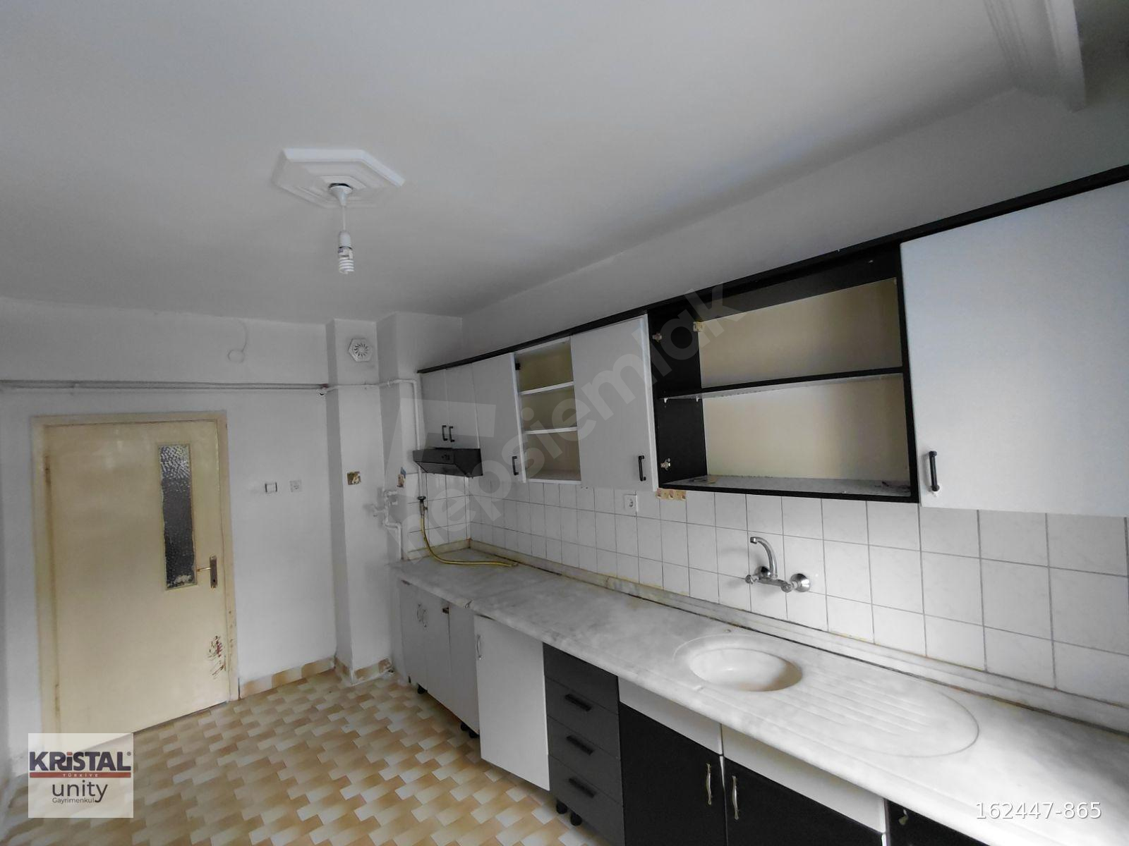 YENİBAĞLAR'DA ÇOK GENİŞ SALONLU KİRALIK 2+1 DAİRE