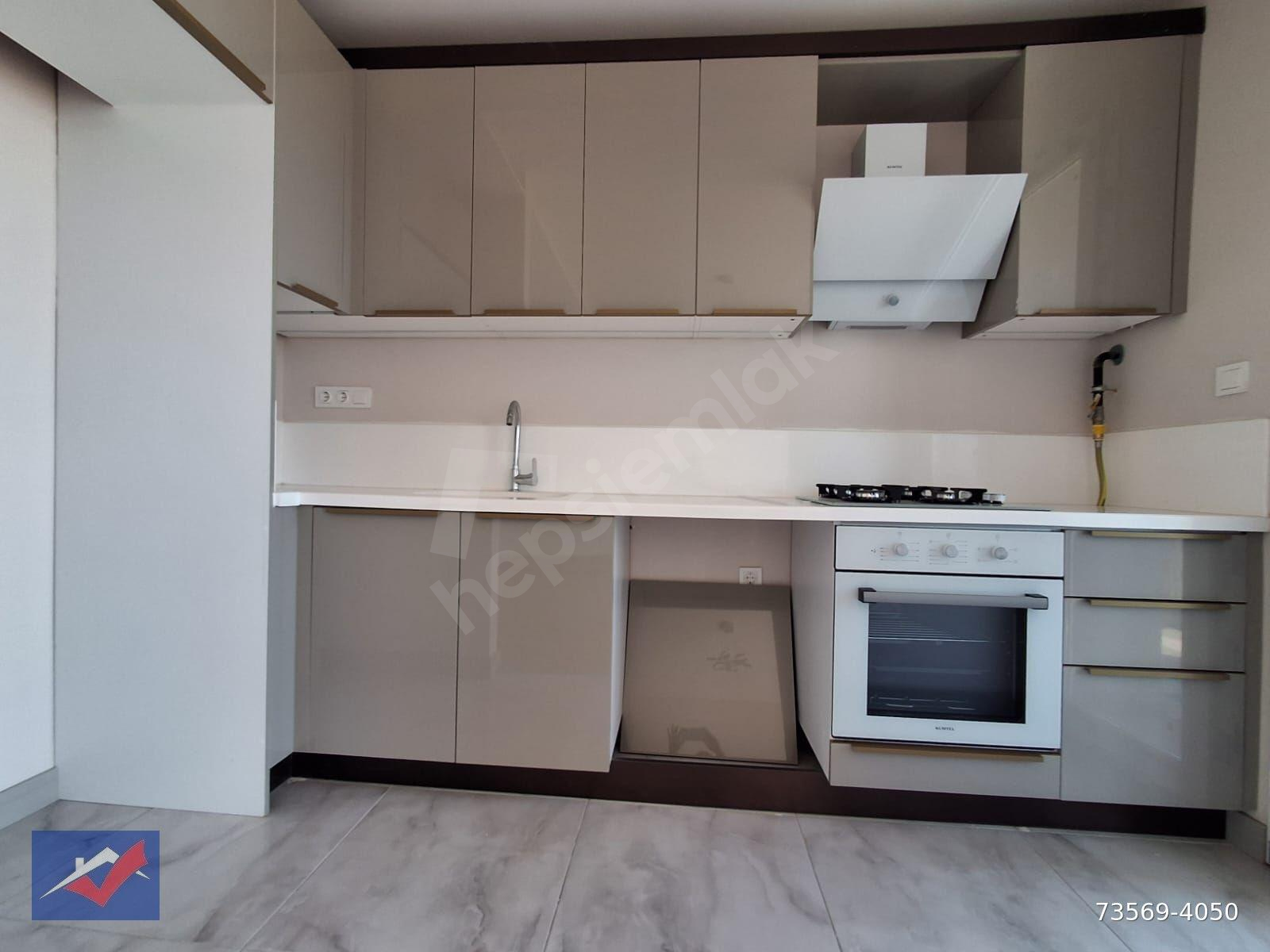 GÜVENLİKLİ SİTE İÇERİSİNDE 2+1 EXTRALI OTURUMA HAZIR DAİRE