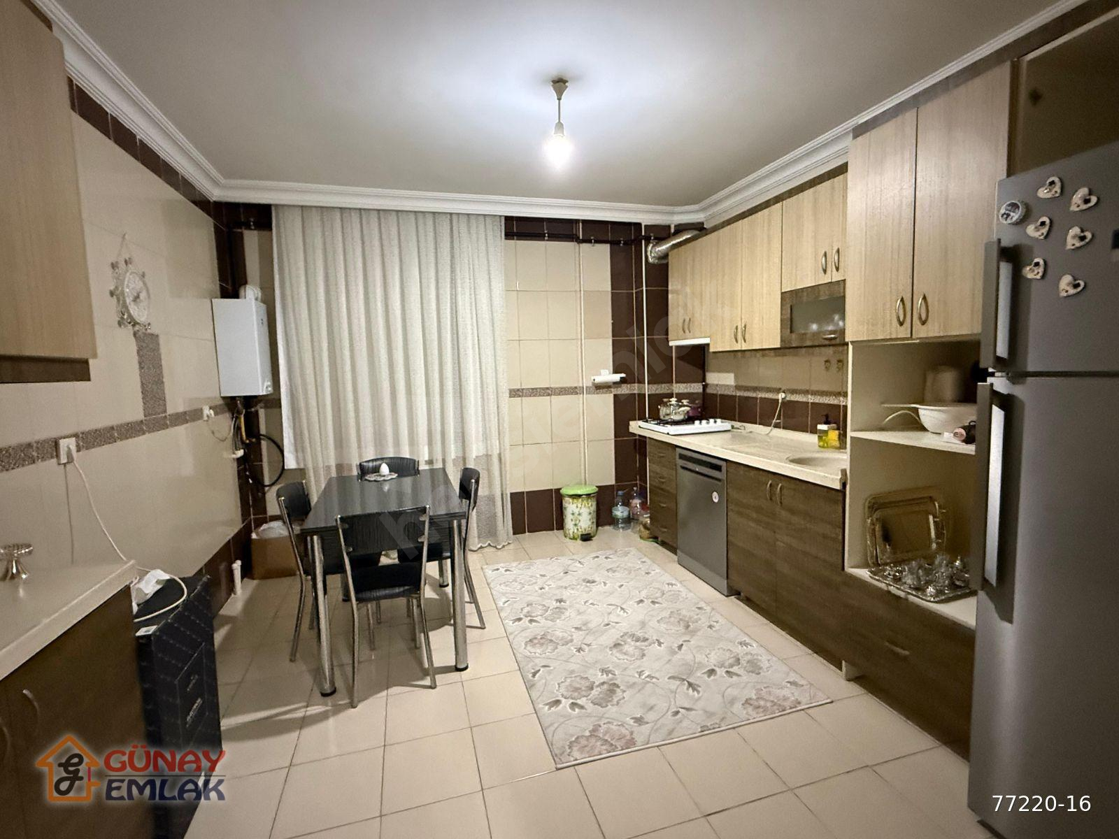 GÜNAY'DAN CADDE ÜZERİ SATILIK 3+1 MERKEZİ KONUMDA ACİL