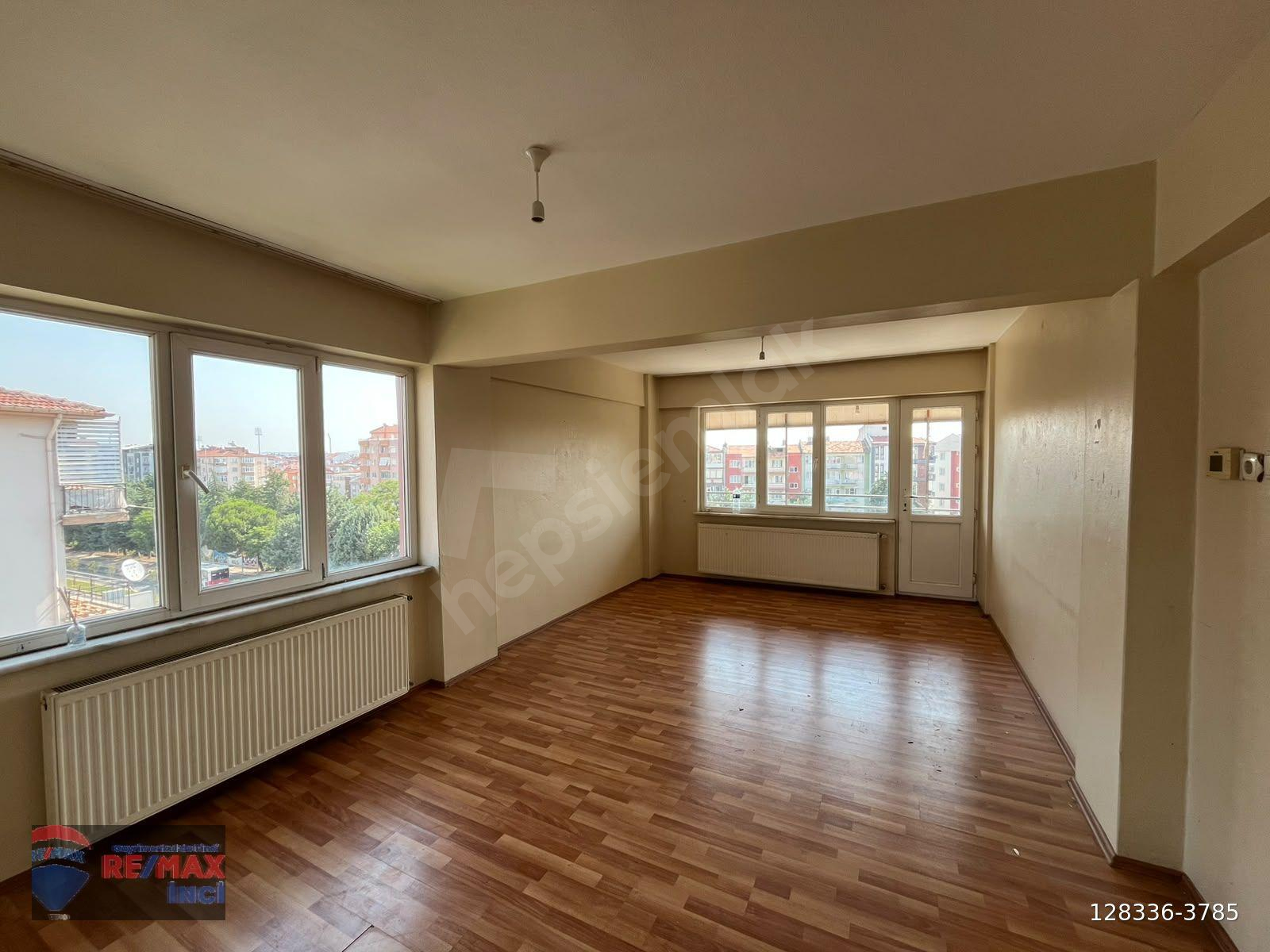 RE/MAX İNCİ'DEN İZMİR YOLU ÜZERİNDE KİRALIK 2+1 DAİRE