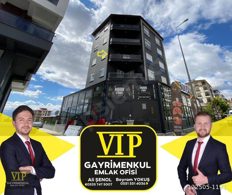 VİP GAYRİMENKUL'den FETHİYE CADDESİ ÜZERİNDE 2+1 EŞYALI KİRALIK DAİRE