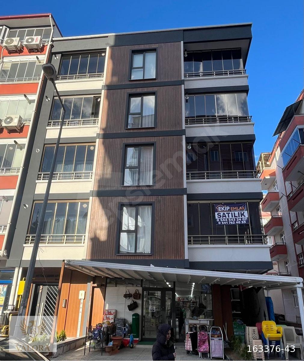 ÖMÜREVLERİ TRAMVAY DURAĞINDA KİRALIK 1+1 DAİRE