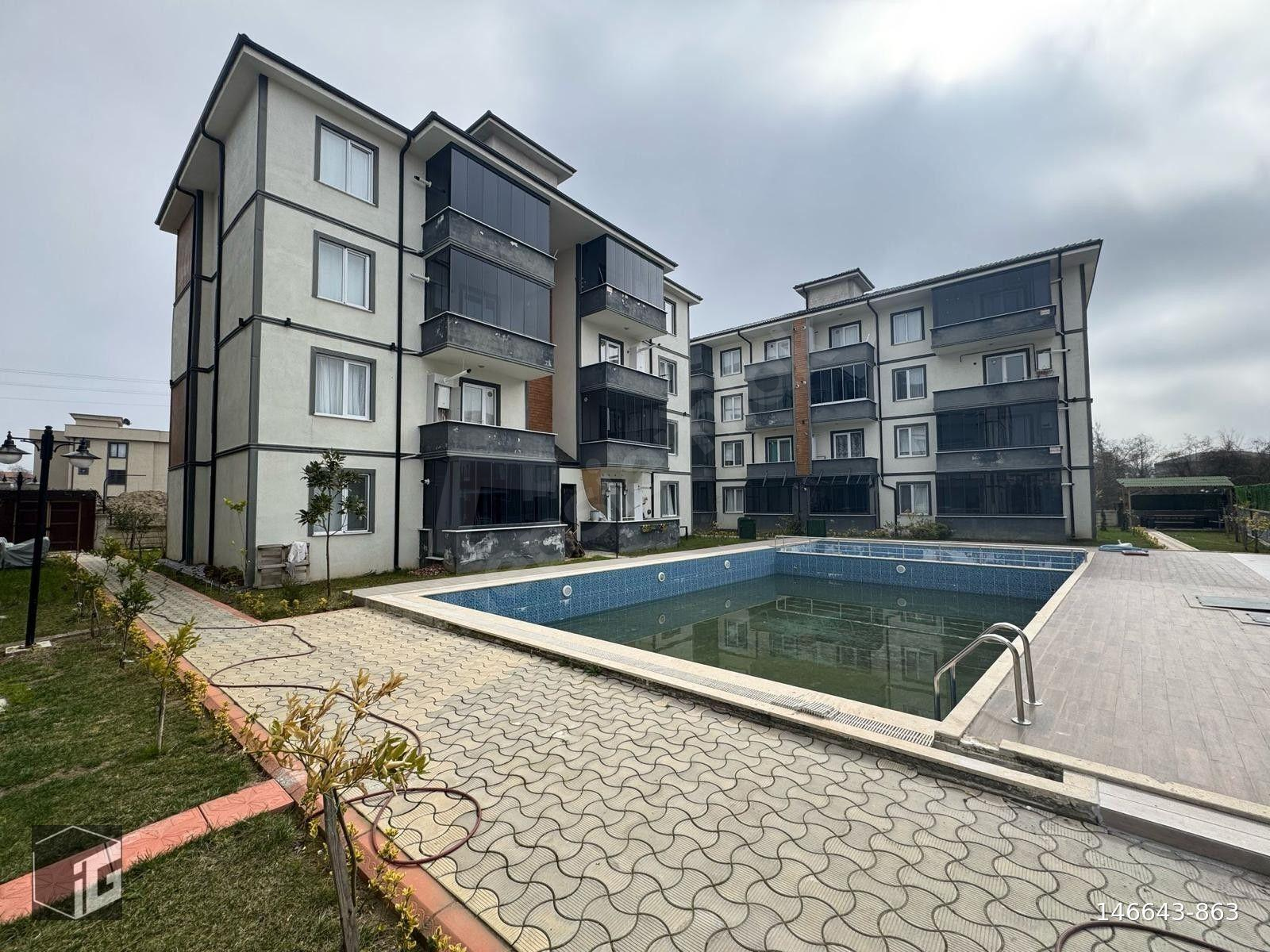 KARASU'DA HAVUZ CEPHE KOMBİLİ CAM BALKON & ASANSÖRLÜ SATILIK 2+1