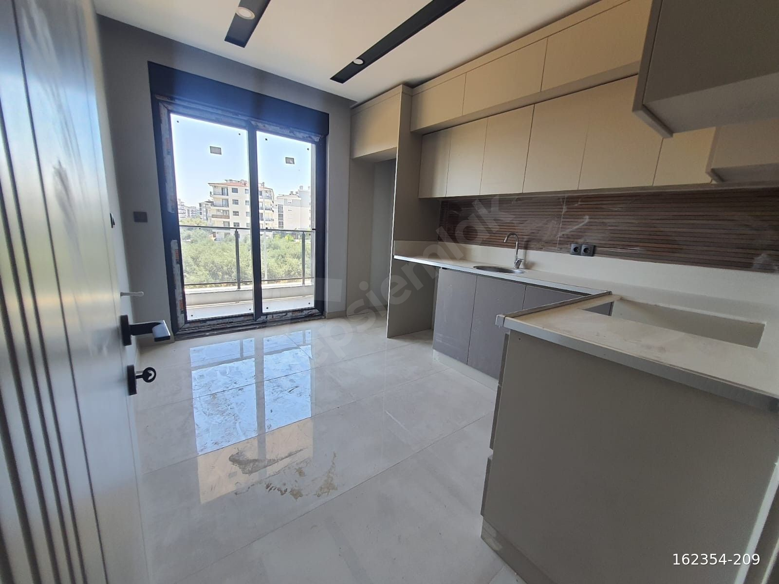 VARSAK AYDOĞMUŞ MAHALLESİ’NDE SATILIK 90M2 2+1 EBEVEYN BANYOLU