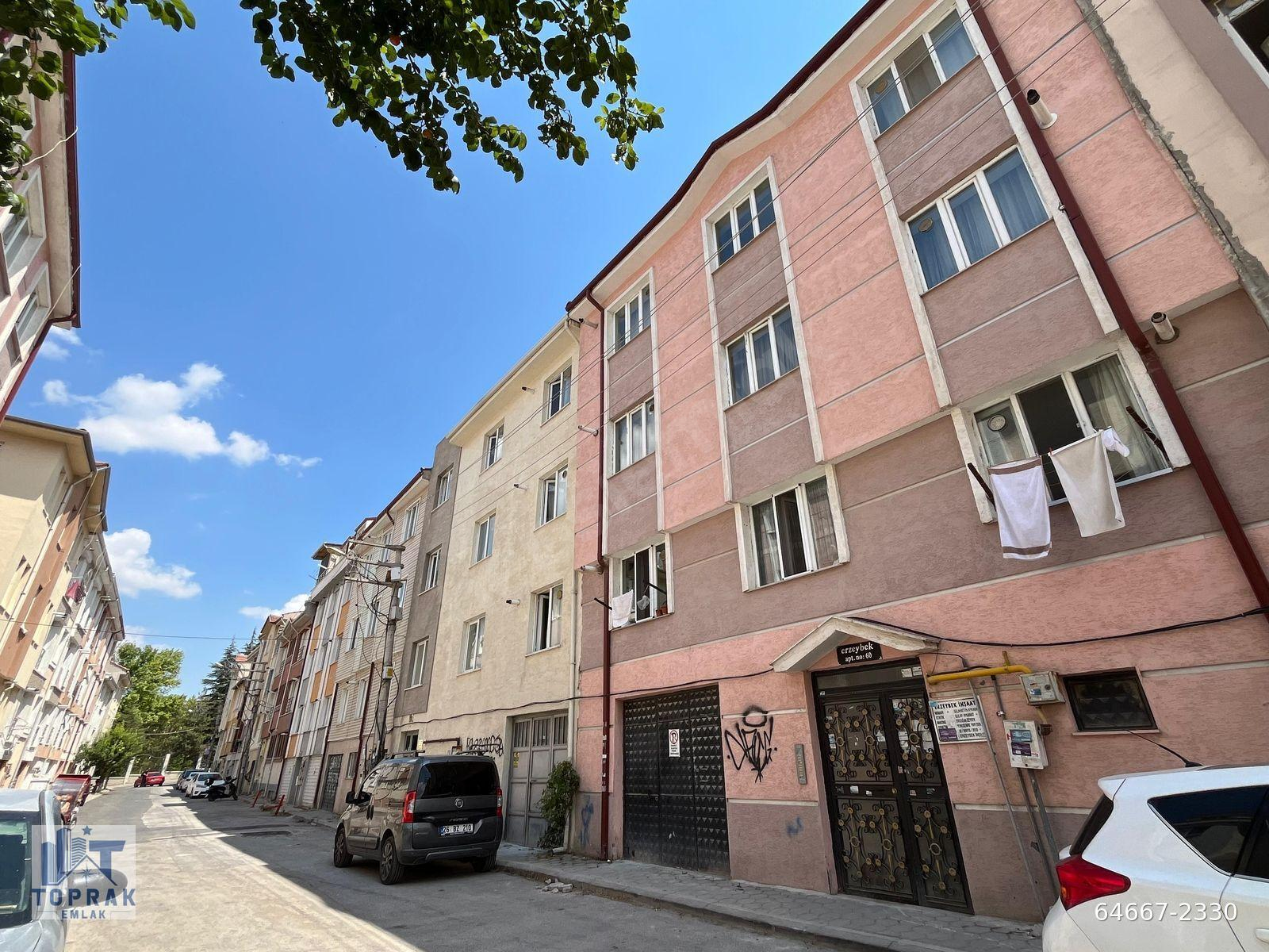 TOPRAK EMLAK'TAN ECZACILIK KAPISI YAKINI TAM EŞYALI KİRALIK 1+1