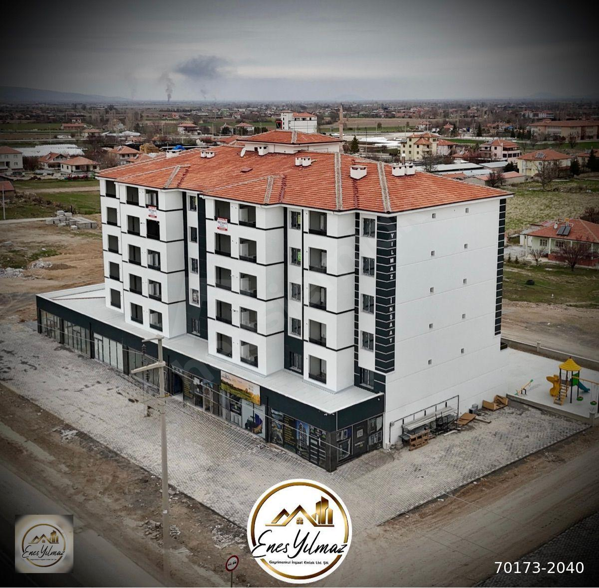 BARBAROS MAHALLESİ YENİ KARAMAN YOLU ÜZERİNDE SATILIK LÜKS 1+1 GENİŞ DAİRE