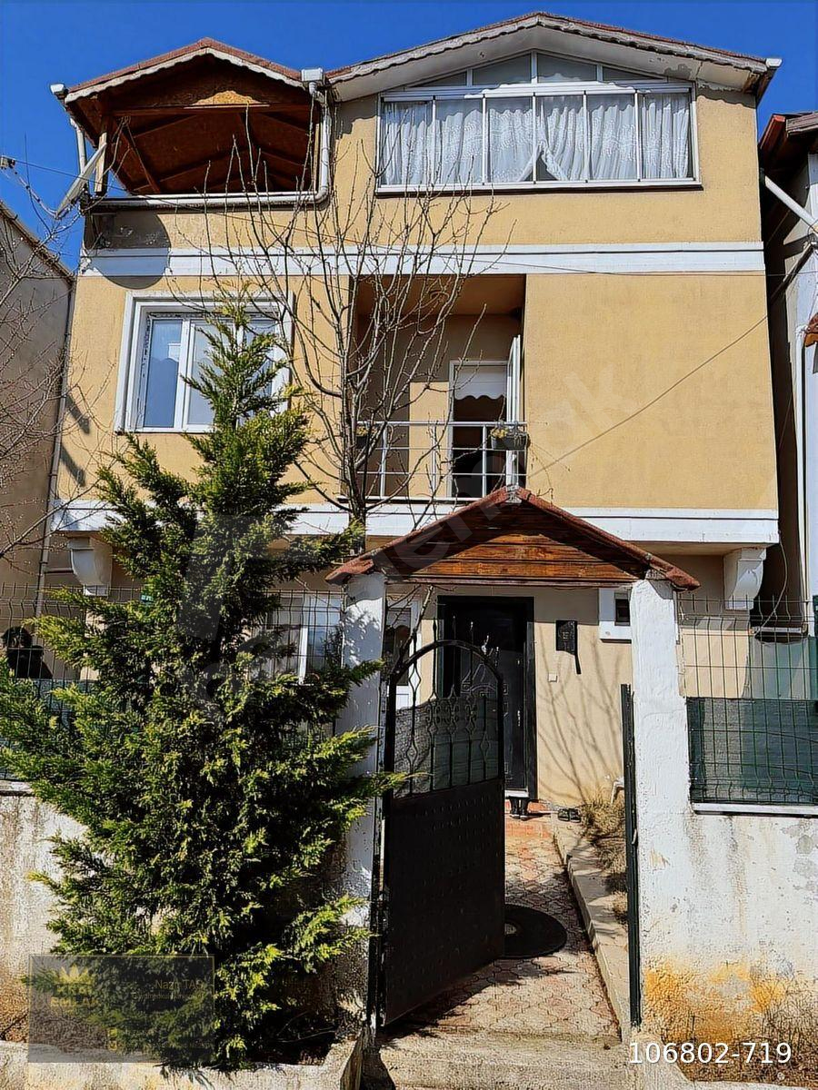 DÖNGELİ DE DOĞA MANZARALI 3 KATLI EŞYALI 5+1 SATILIK TRİBLEX EV