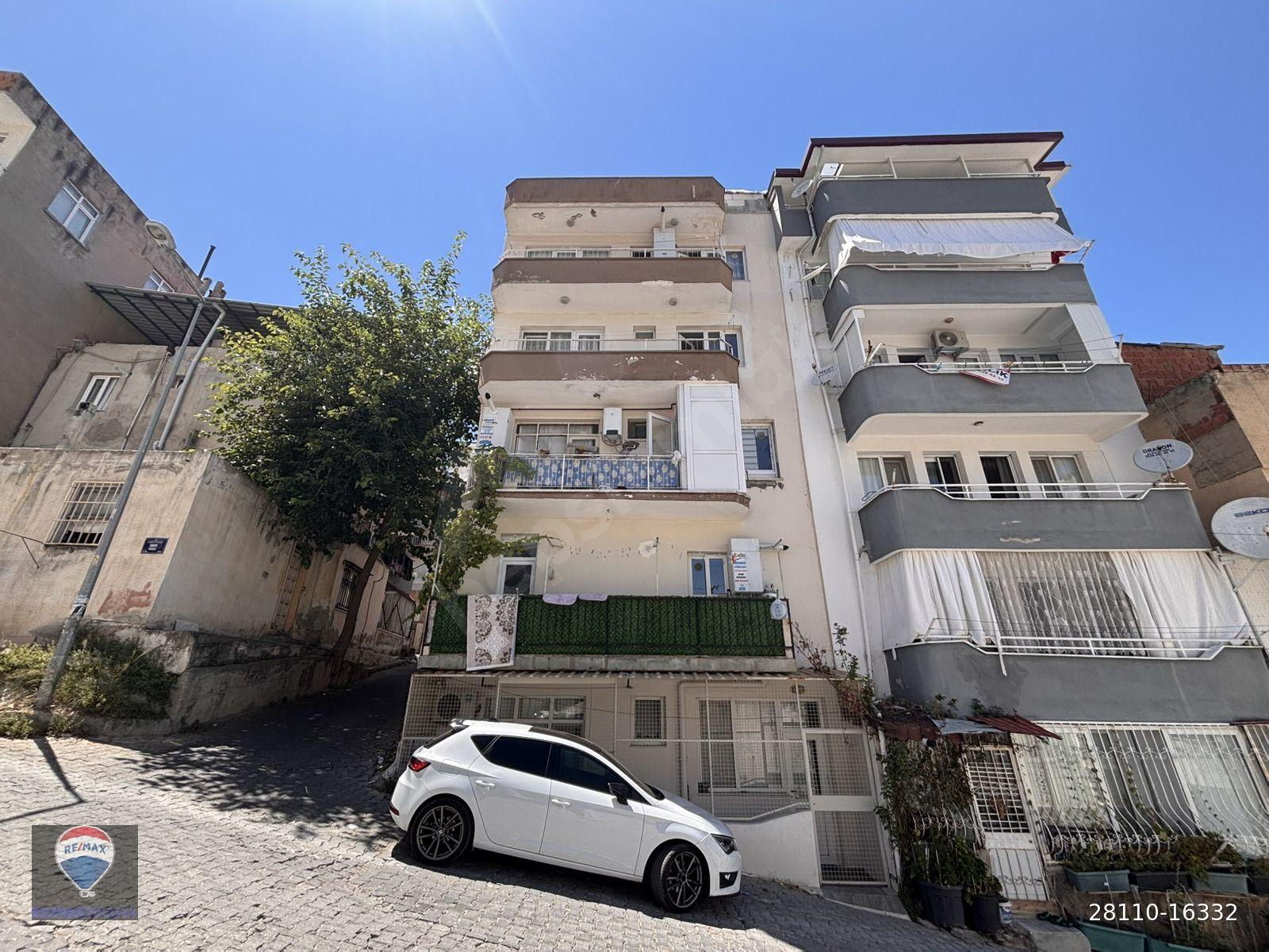 Kuşadası İki Çeşmelik Mahallesi’nde Merkezi Konumda | 2+1 Ayrı Mutfak | Ara Kat satılık daire