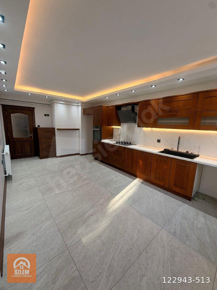 TÜRKMENBAŞI HUZUREVLERİNDE UKTRA LÜKS GENİŞ 24 SAAT GÜVENLİKLİ SİTEDE HASARSIZ SATILIK 4+1 DAİRE