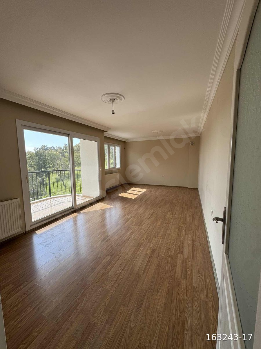 | YAKAKENTTE AİLE YAŞAMINA UYGUN 3+1 TEMİZ DAİRE |