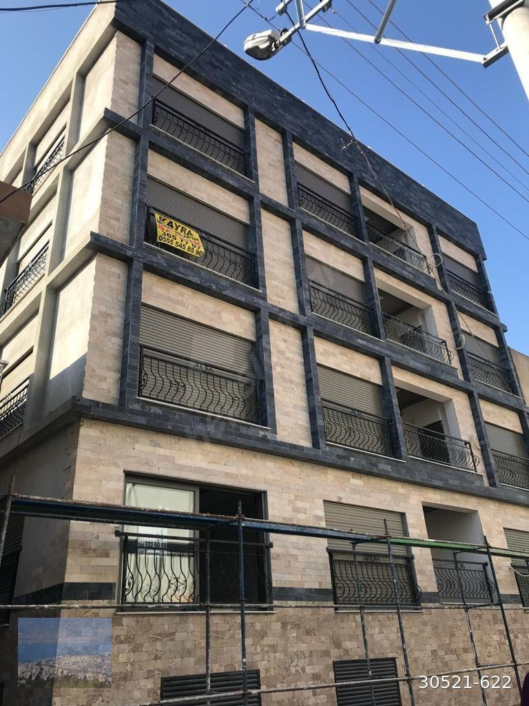 İzmir Karşıyaka Şemikler’de yeni binada kiralık 1 + 1 daire