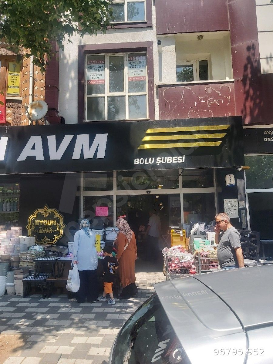 SATILIK 1+1 VALILIK YANI CUMHURIYET CADDESINDE 50 M2 GENIŞ DAİRE