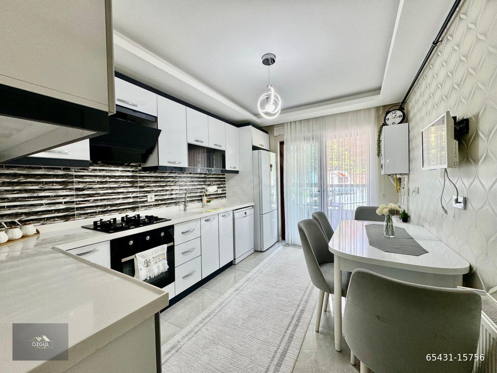 ÖZGÜL EMLAK'tan PROTOKOL YOLU YAKINI FULL YAPILI KİLERLİ ASANSÖRLÜ ORTA KAT 3+1 DAİRE