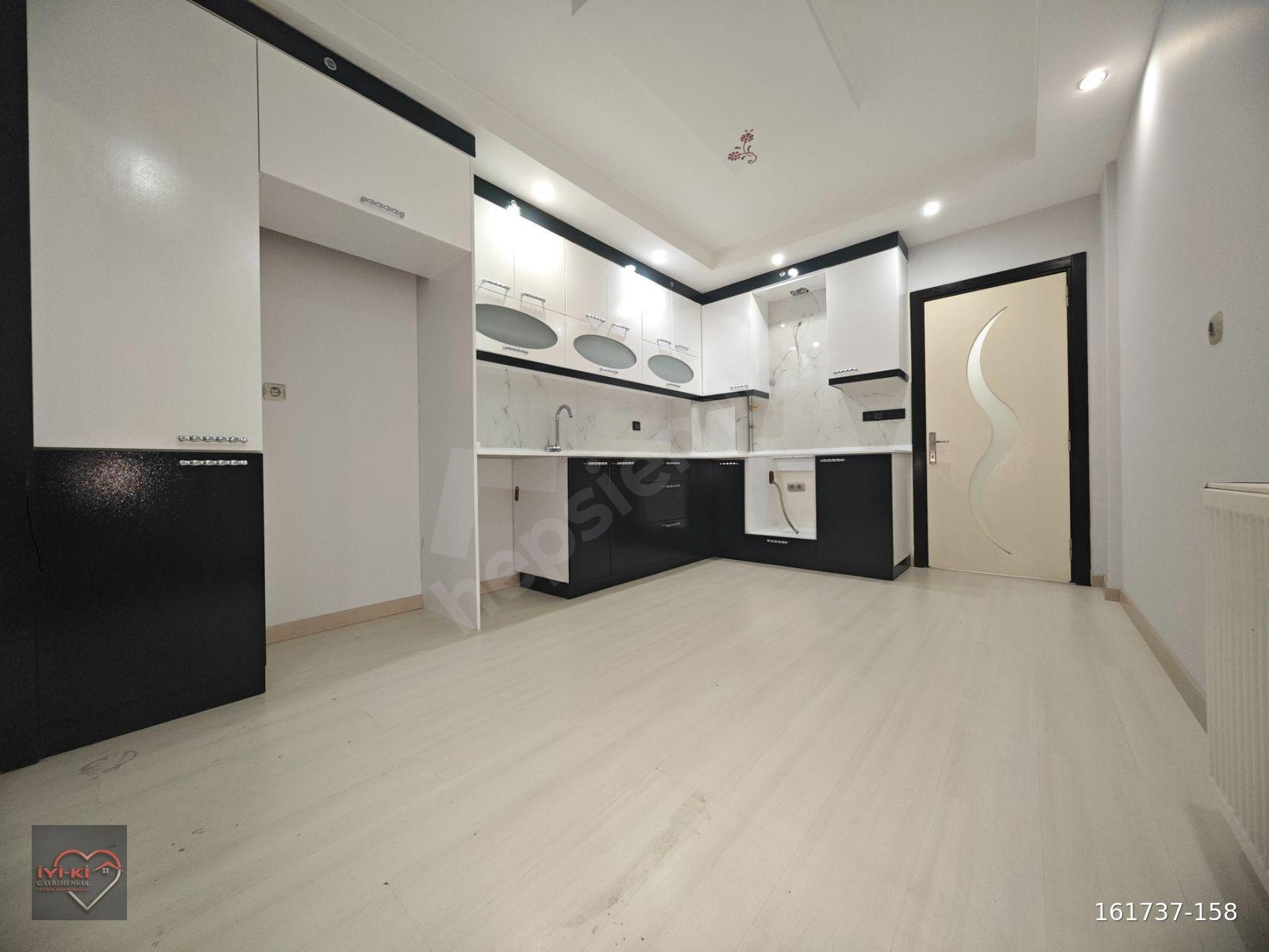 İYİ-Kİ"DEN ADALETİN EN GÜZEL YERİNDE GENİŞ 175M2 OTOPRKLI DAİRE.