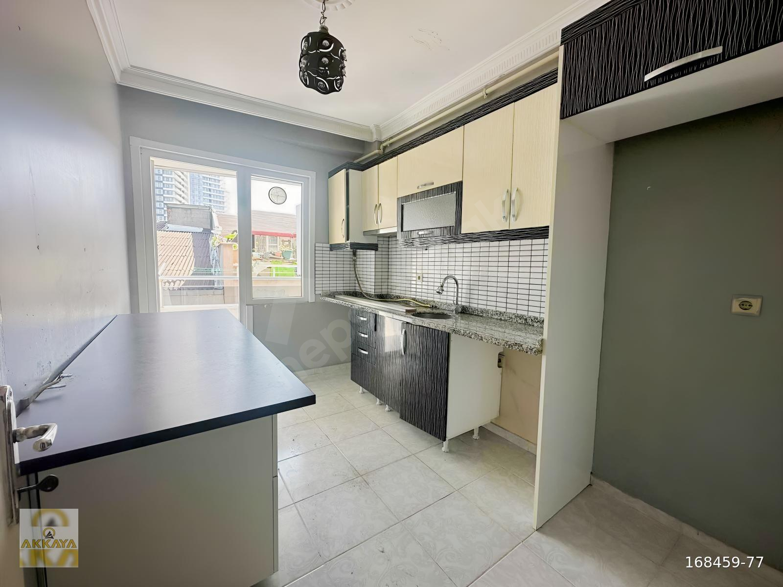 AKKAYA GAYRİMENKUL'DEN METROBÜSE 5 DK 2+1 ARAKAT DAİRE