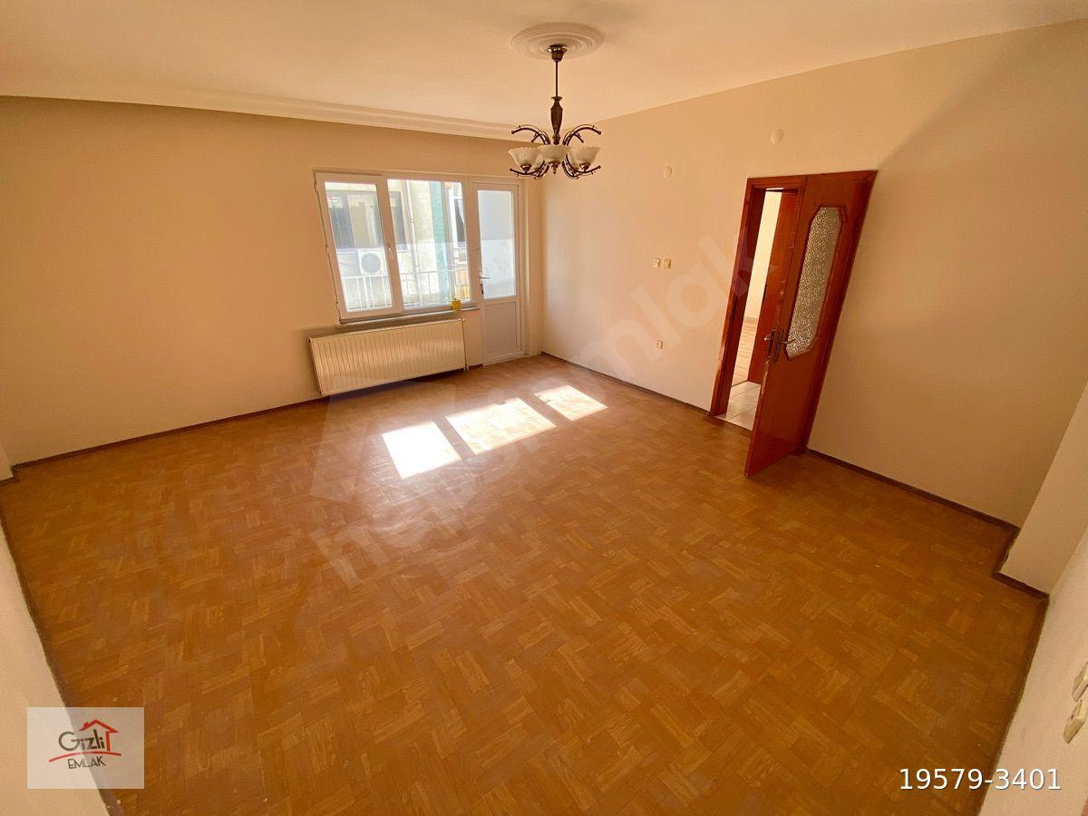 GİZLİ EMLAK'TAN ÇARŞI MERKEZİNDE, ARA KAT, BALKONLU 3+1 DAİRE