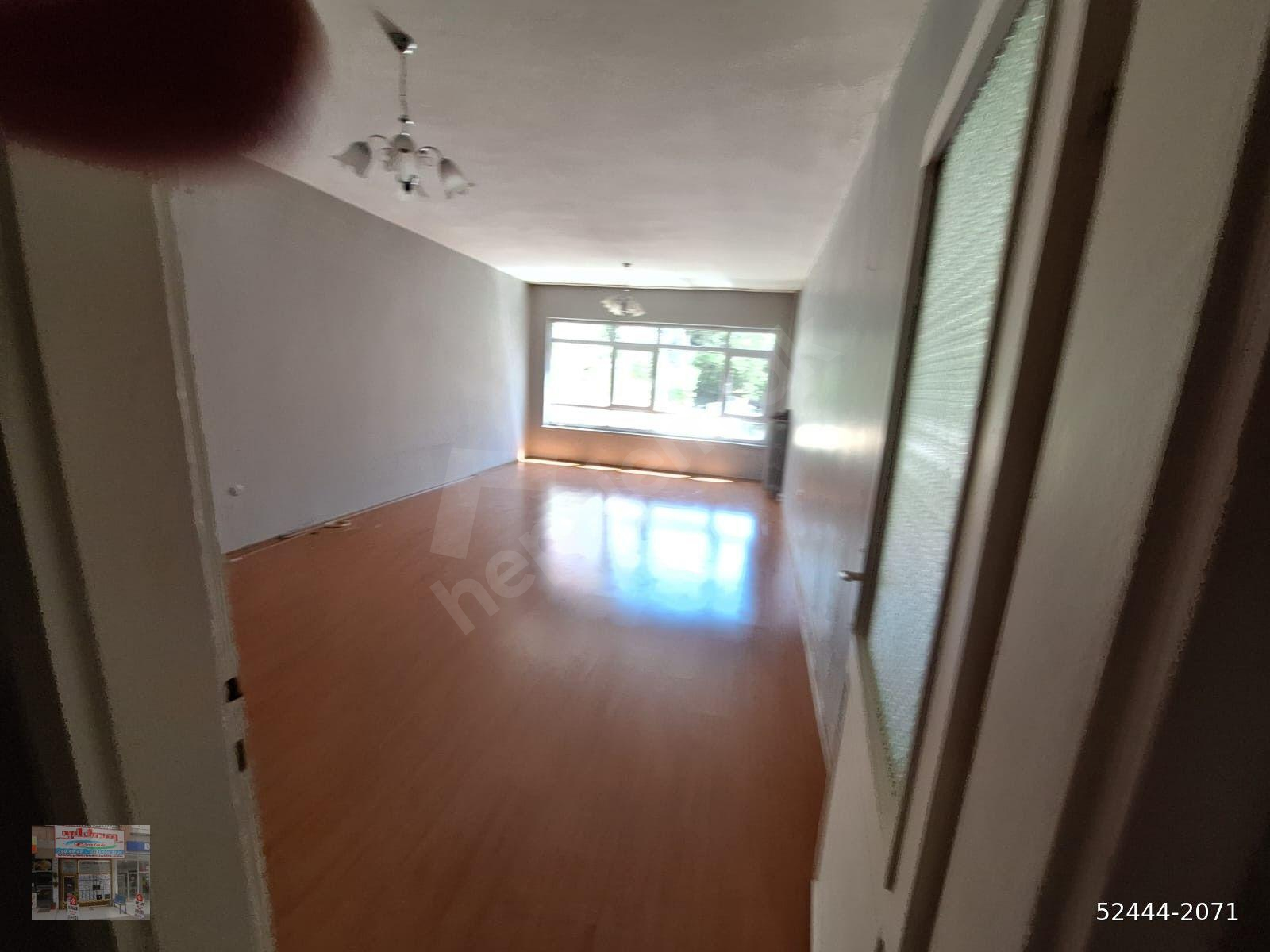 SALON BAĞIMSIZ ORTA KATTA GÜNEY DOGU CEPHELİ