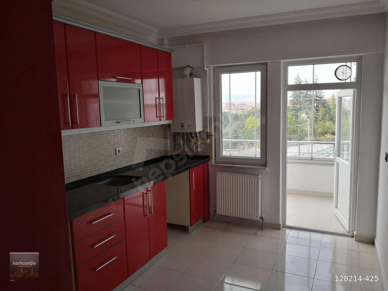KÜRKÇÜOĞLU EMLAKTAN TAVUKLUKTA 3+1 3 KAT 140 m2 DAİRE