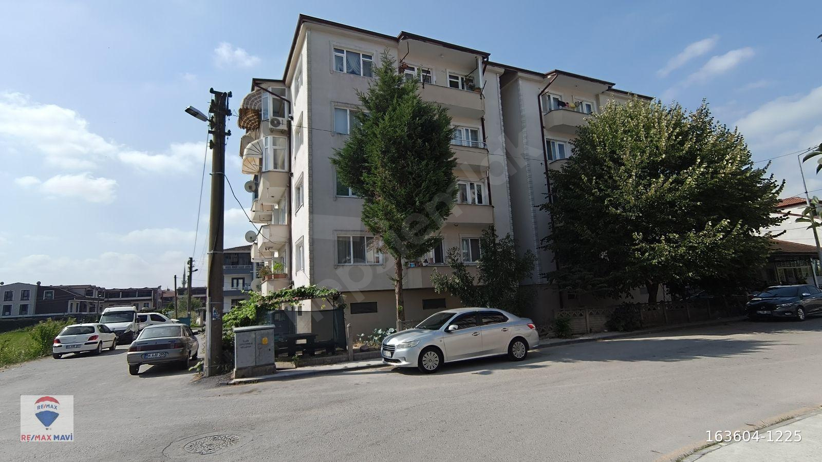 RE/MAX Yağcılar Mahallesinde 130m2 3+1 Dairemiz