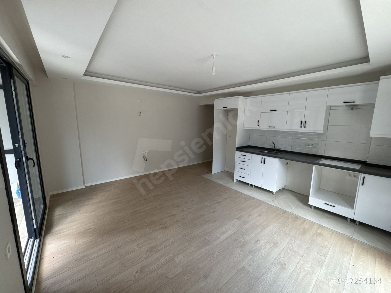 SAHİBİNDEN TAŞYAKADA 70 M² MÜSTAKİL GİRİŞLİ 1+1 | ÇİFT BALKONLU