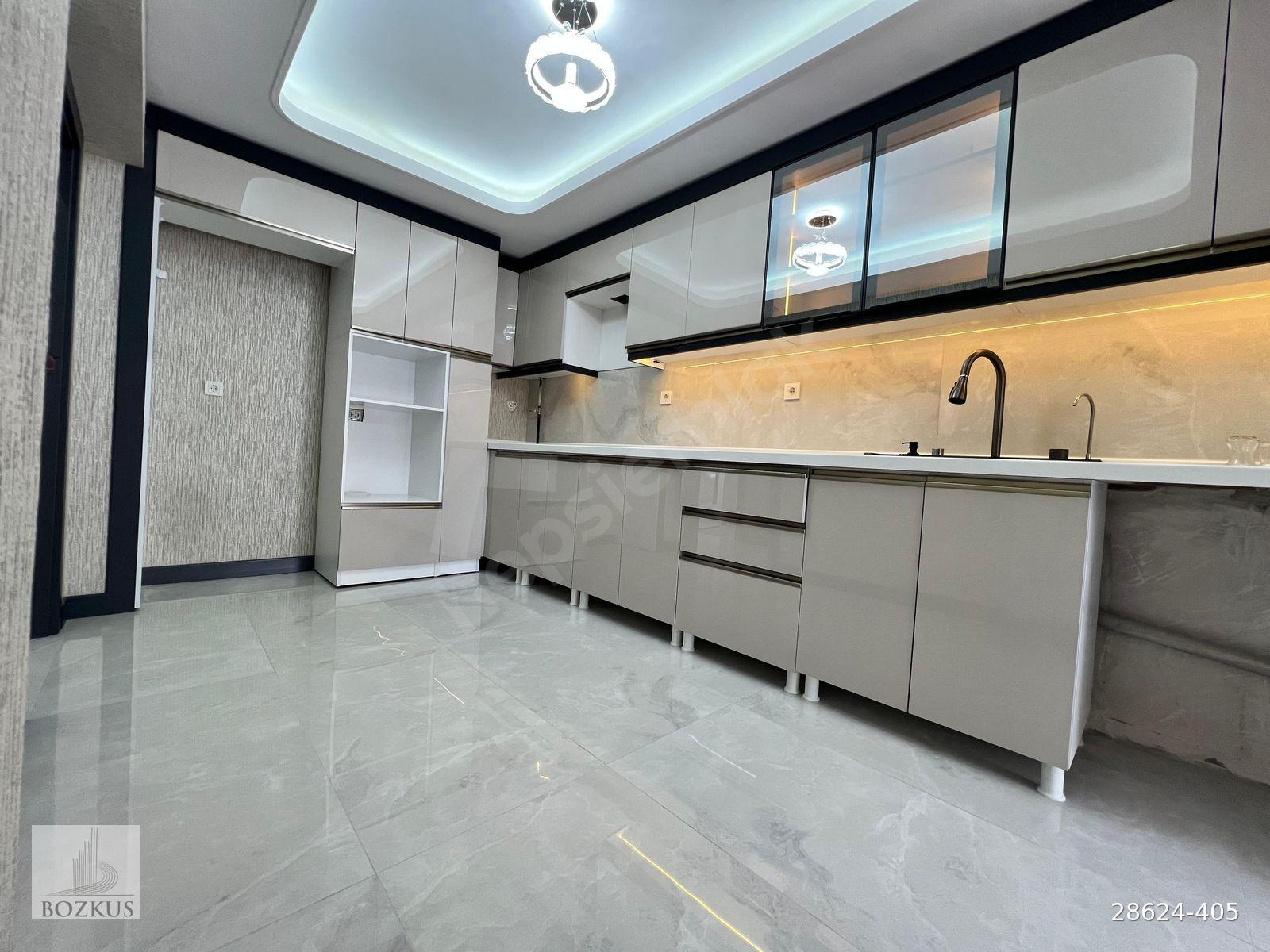 BOZKUŞ EMLAK'TAN LÜKS YAPILI KATTA 3+1 MASRAFSIZ 130 M2 DAİRE.