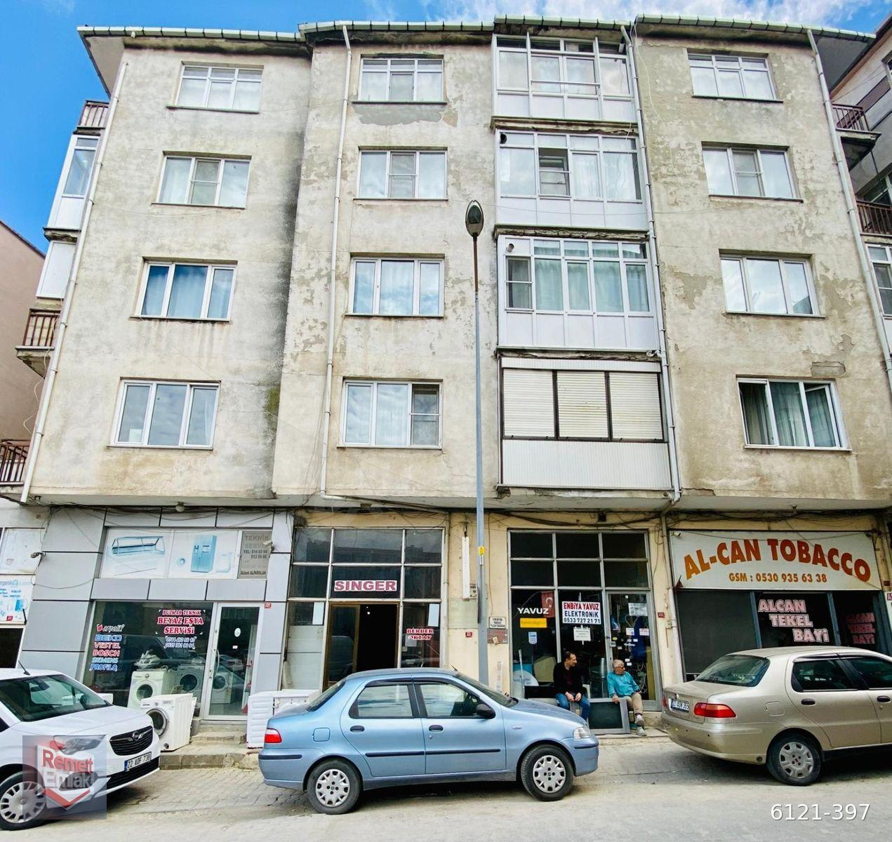 Uzunköprü Muradiye Mahallesi'nde Çarşı Merkezinde Satılık 3+1 100 Metrekare Daire!