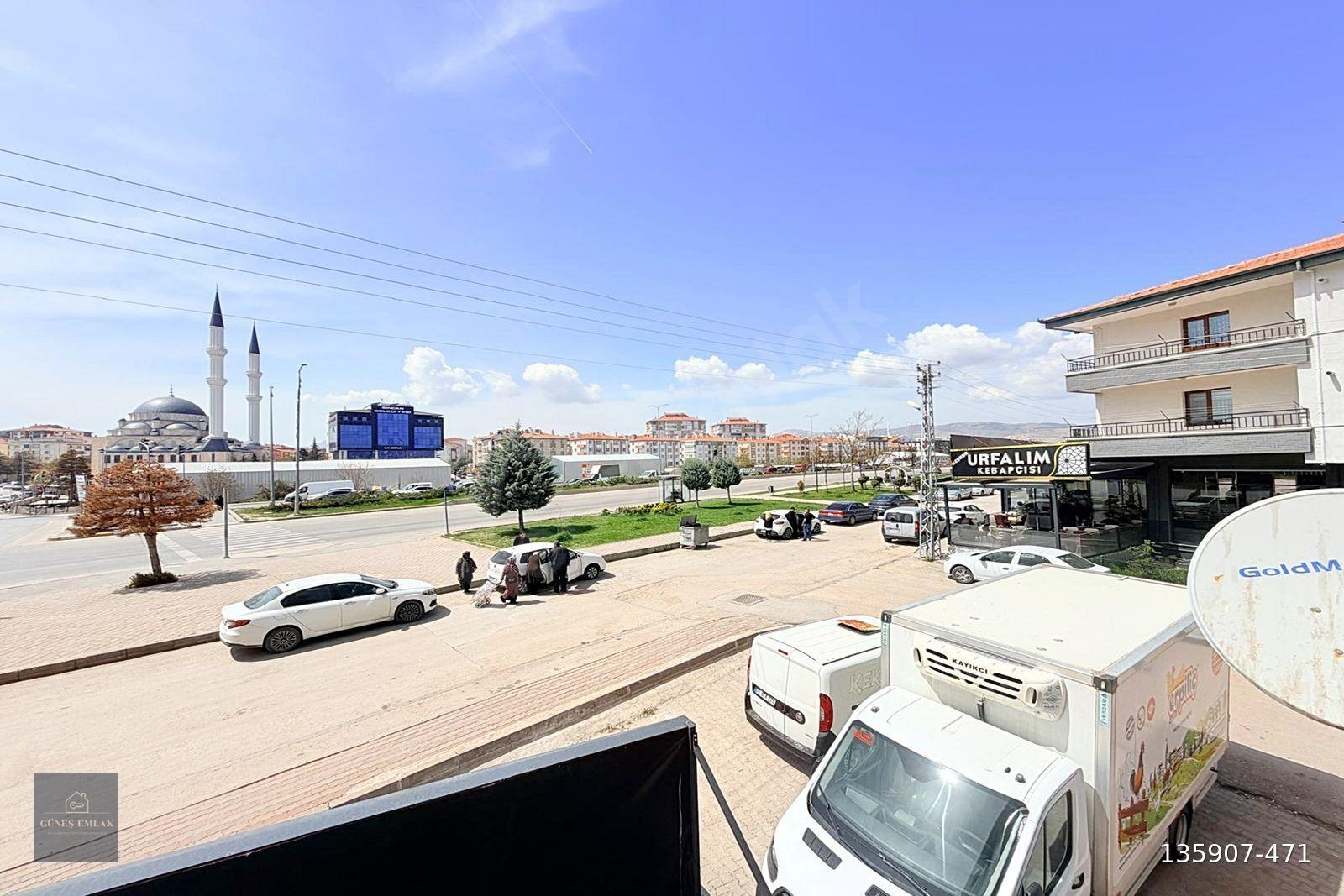 GÜNEŞ EMLAK*MERKEZDE*KREDİ LİMİTSİZ KATTA 3+1 SATILIK DAİRE