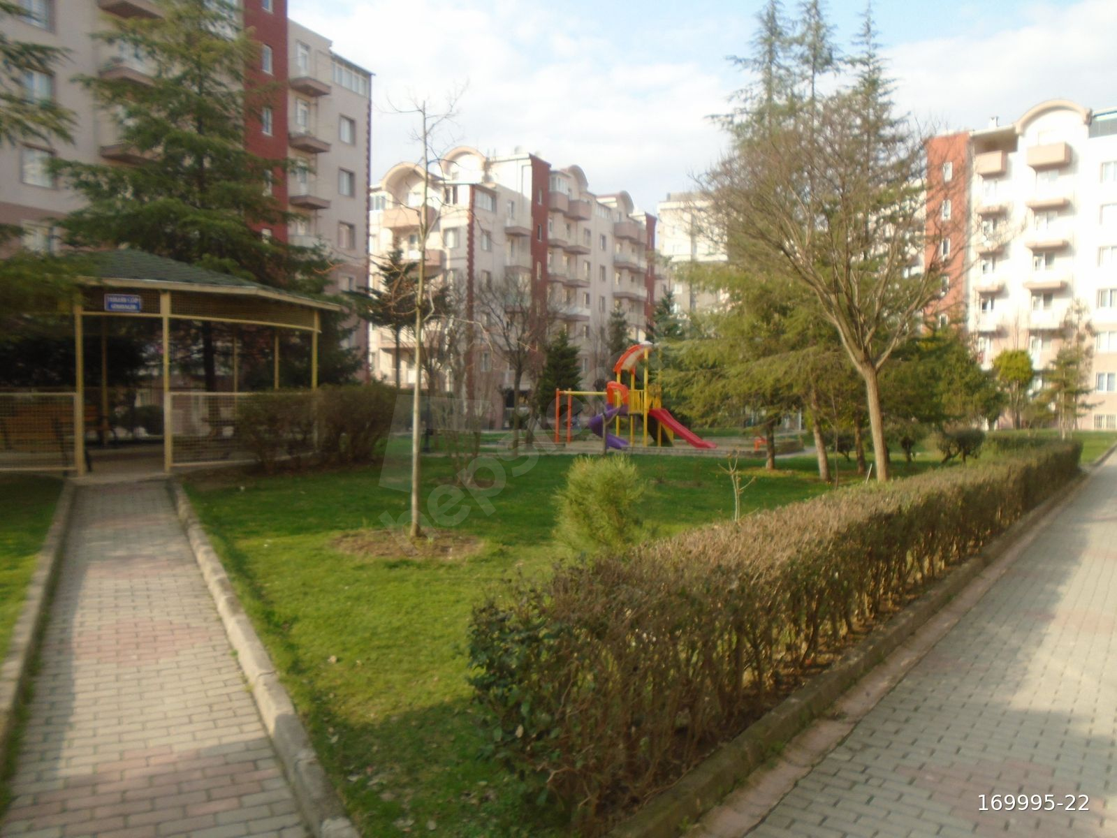 BOĞAZKÖYDE GÜVENLİKLİ SİTEDE İÇİ TADİLATLI MANZARALI 3+1 DAİRE..