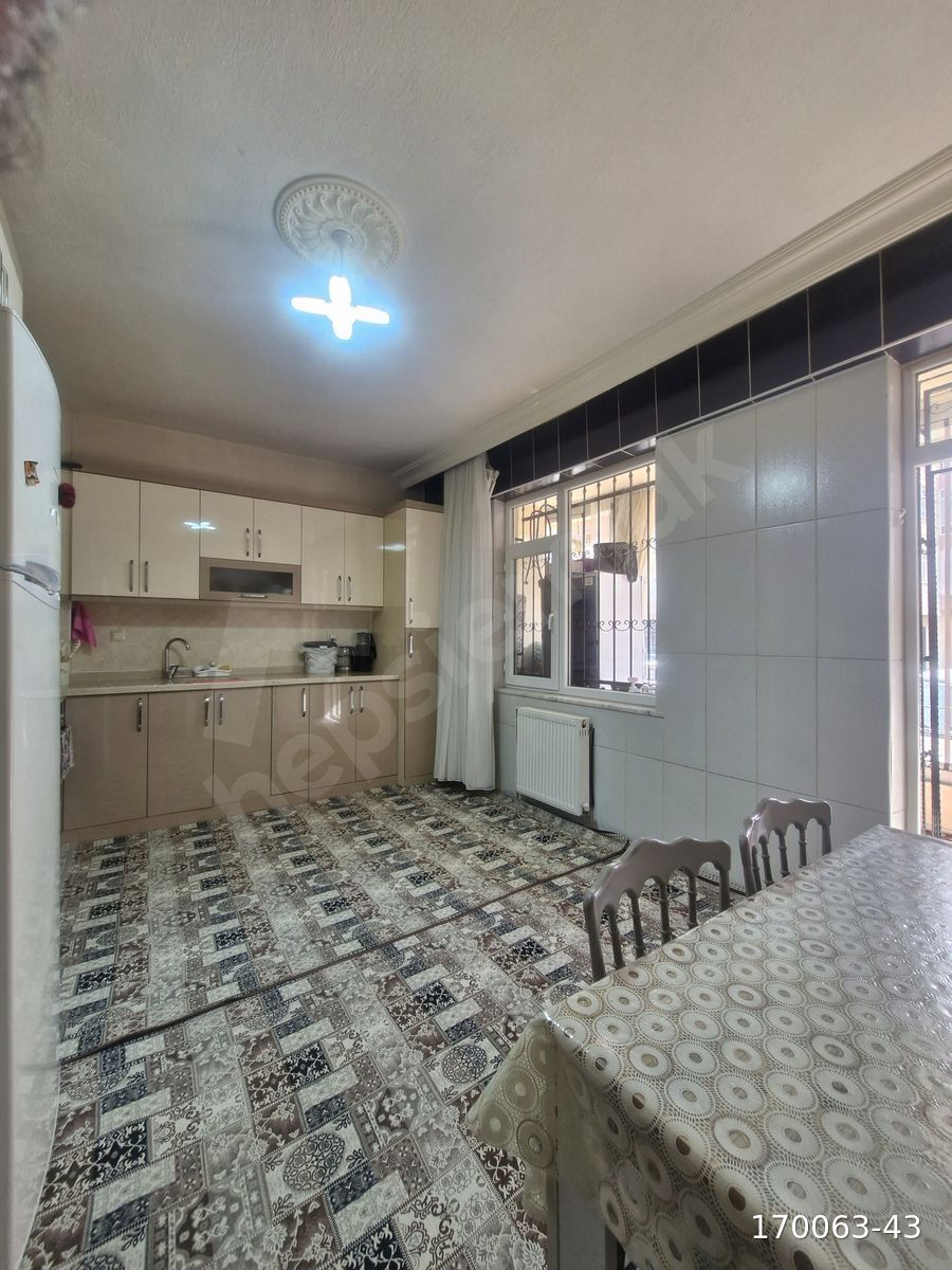 AKSAKENT SİTESİNDE 3+1 BAKIMLI BOYALI SATILIK GENİŞ DAİRE