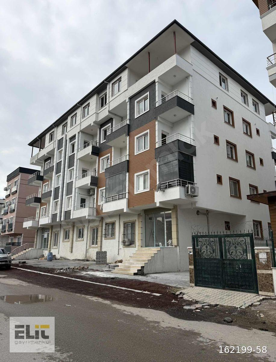 ELİT GAYRİMENKUL'DEN GENİŞ KİRALIK BALKONLU 1+1 DAİRE