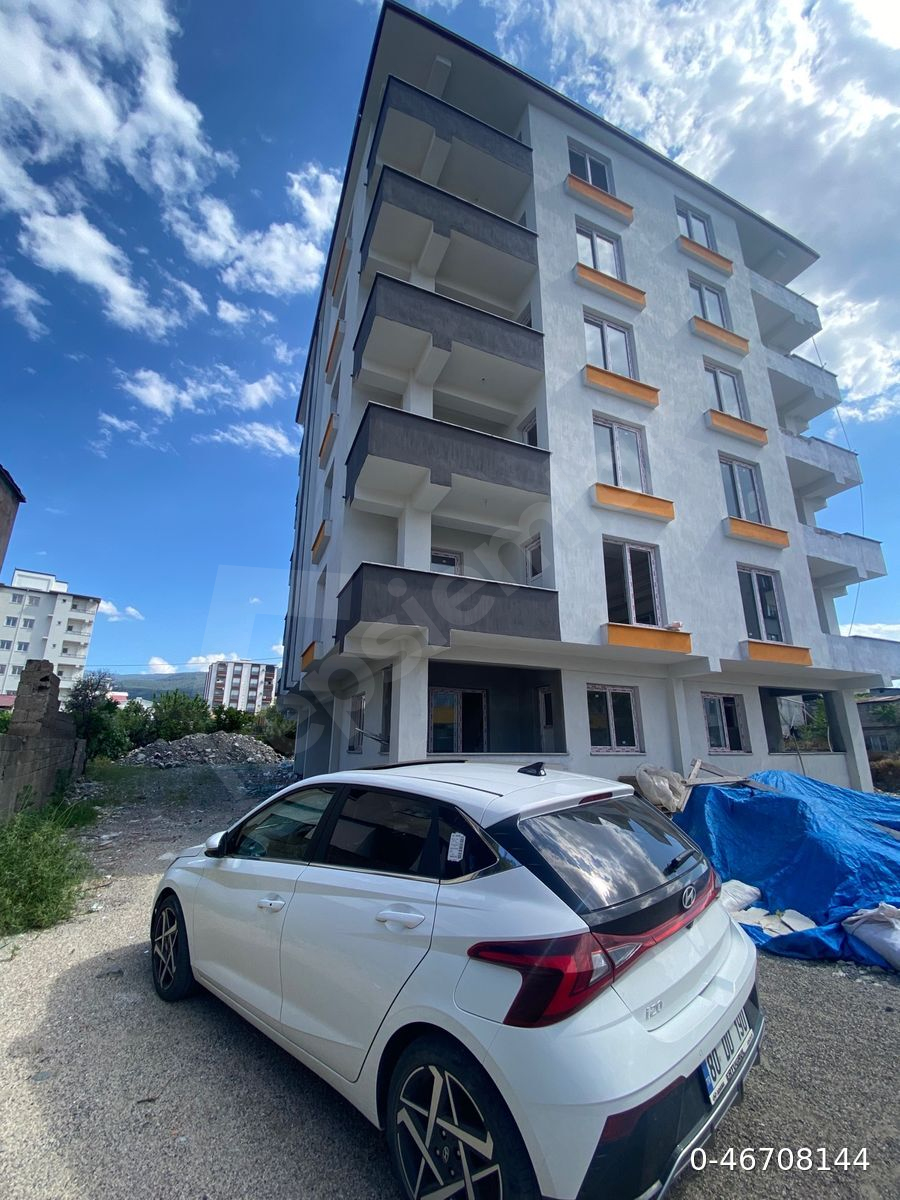 Sahibinden 3+1 . Merkezi konum. Çift balkonlu, çift banyolu.