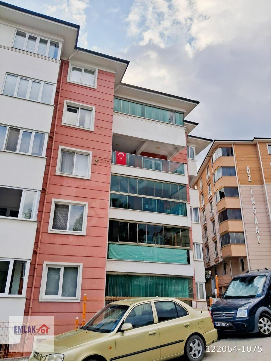 5000 EVLERDE CADDE ÜZERİ SATILIK GENİŞ 2+1 DAİRE