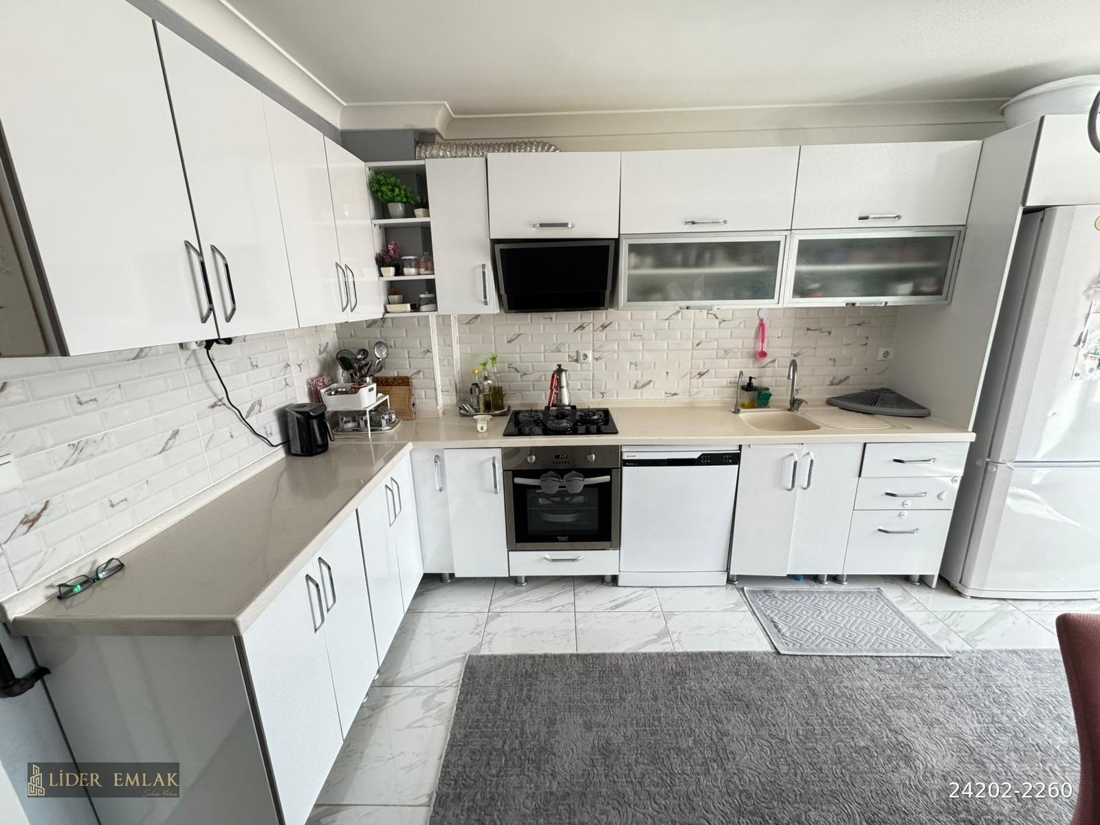 BAŞPINAR MAHALLESİDE **135 M2** ARA KAT ASANSÖRLÜ 3+1 DAİRE