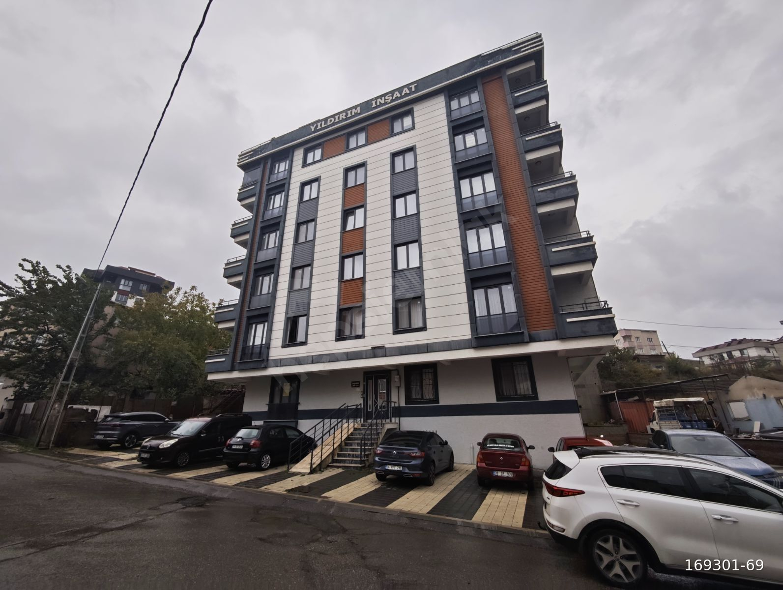 SULTANBEYLİ İETT SON DURAĞI KARŞISI 2+1 100M2 ARAKAT DAİRE