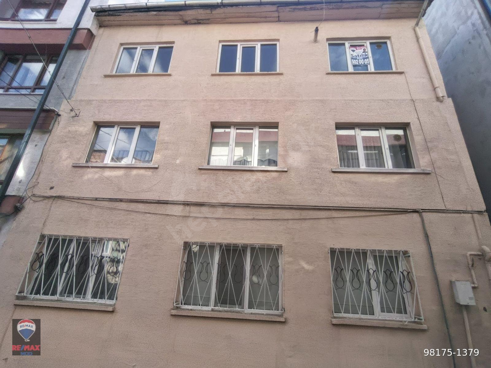 RE/MAX MOD'DAN KUMLUBEL'DE BOYALI VE GENİŞ MASRAFSIZ 2+1 DAİRE