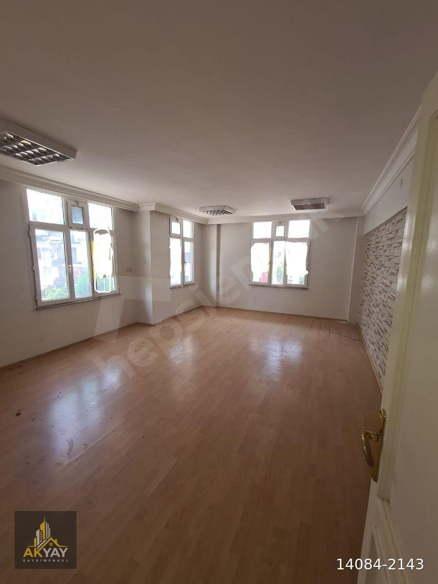 REŞATBEY MAH. 3+1 GB 160 m2 1.KAT İŞYERİNE MÜSAİT DAİRE.**