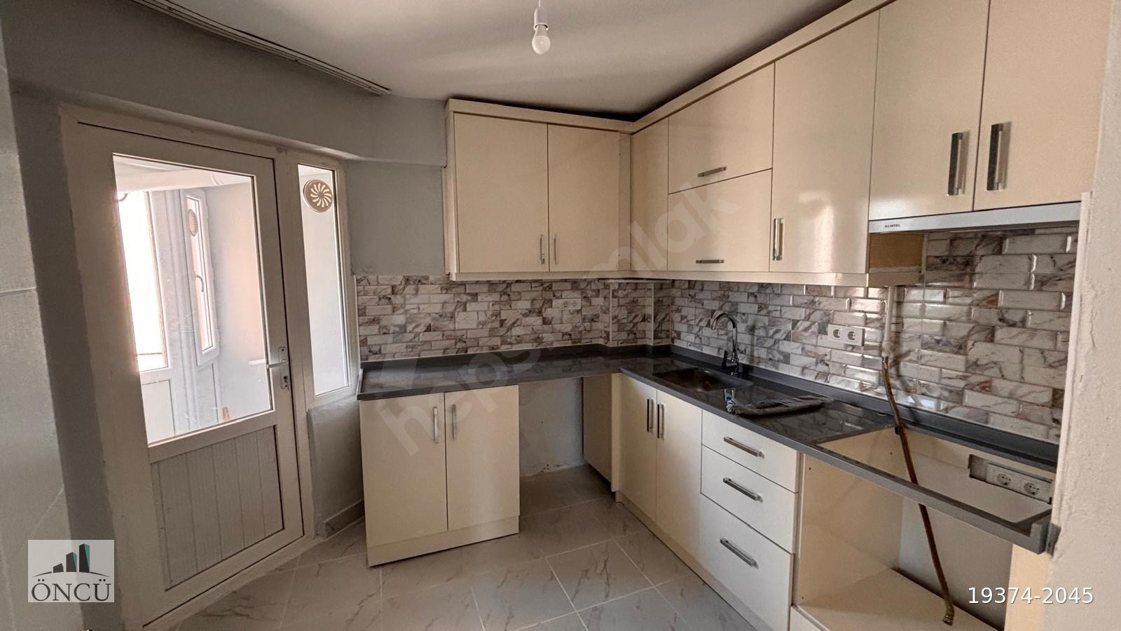 ESENTEPE MAHALLESİ TUNA CADDESİ ÜSTÜ 3+1 ARAKAT DAİRE